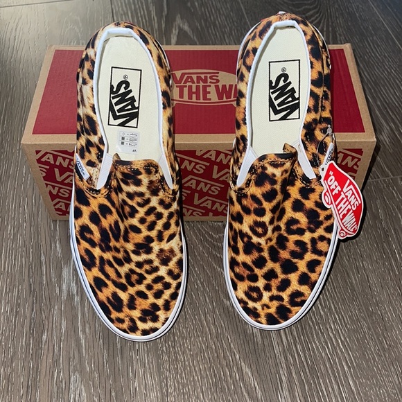 Classic Slip-On Vans in Leopard 🐆 NEW - Picture 9 of 17